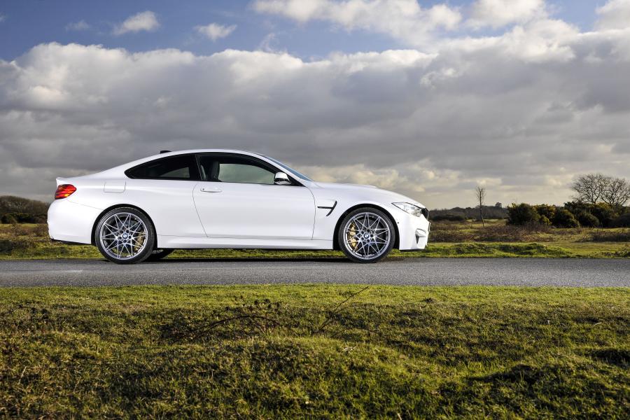  BMW M4 Coupe Competition Package 2016 года  (UK) (фото 10 из 24)